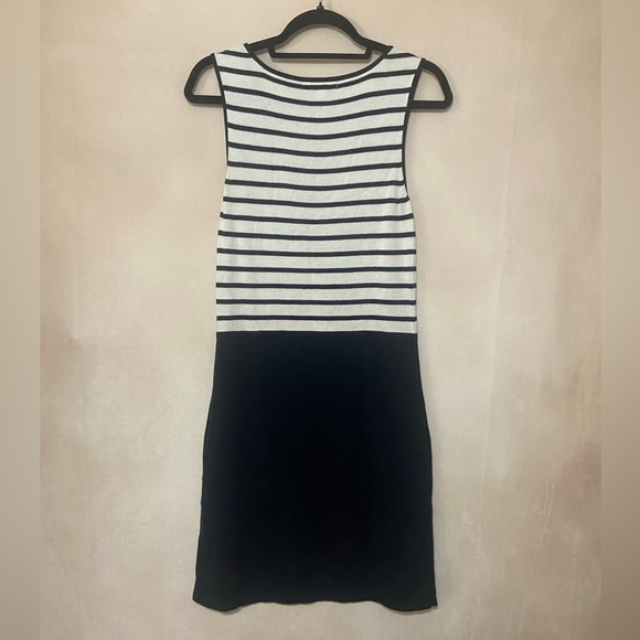 Banana Republic LIKE NEW lightweight stripe knit sleeveless sweater dress S - Picture 3 of 4